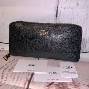 Authentic Coach Black Accordian Zip Wallet